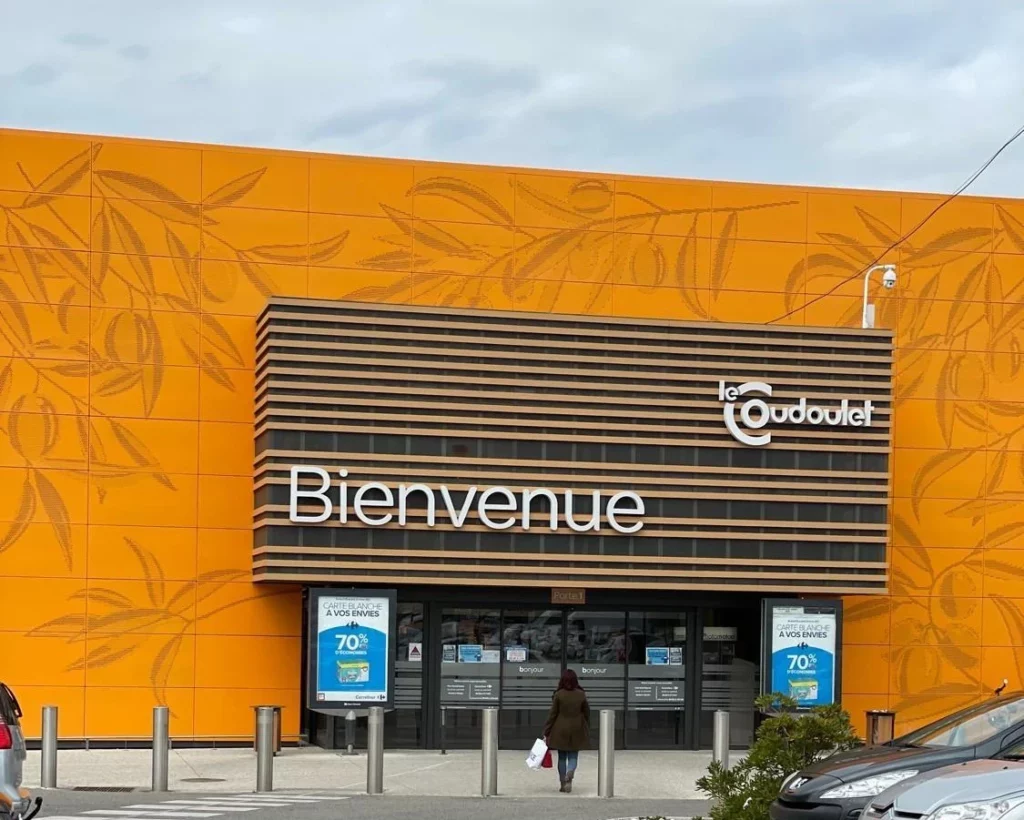 Entrée de la cordonnerie multiservices à Orange